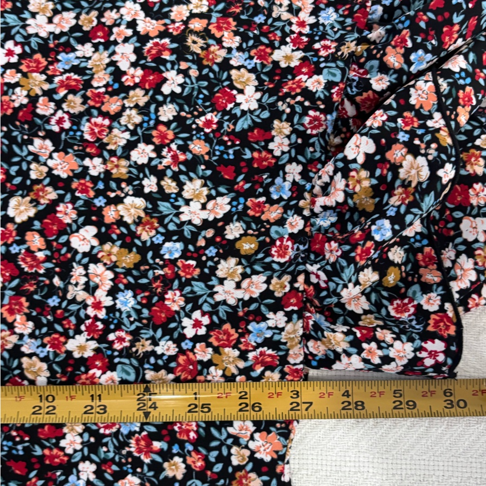 💜Floral Ruffle Sleeve Blouse in Black/Multi - Picture 4 of 10
